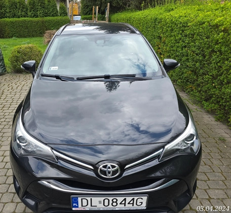 Toyota Avensis cena 49000 przebieg: 138092, rok produkcji 2015 z Żarów małe 407